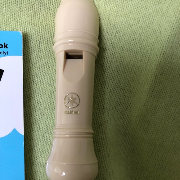YAMAHA Soprano B Recorder, with instruction book and cover. NWOT - Picture 3 of 10